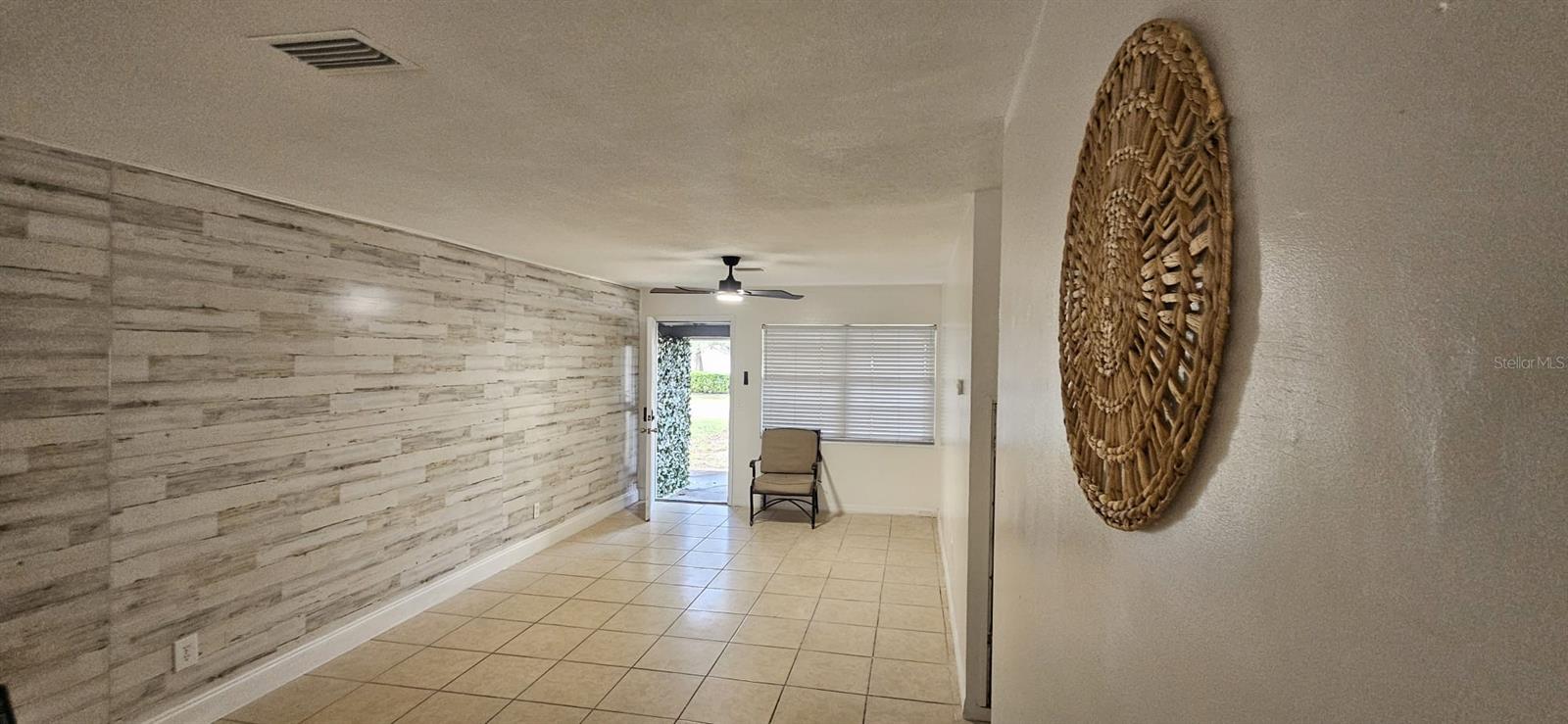 Image 2 of 8 For 332 Oleander Way