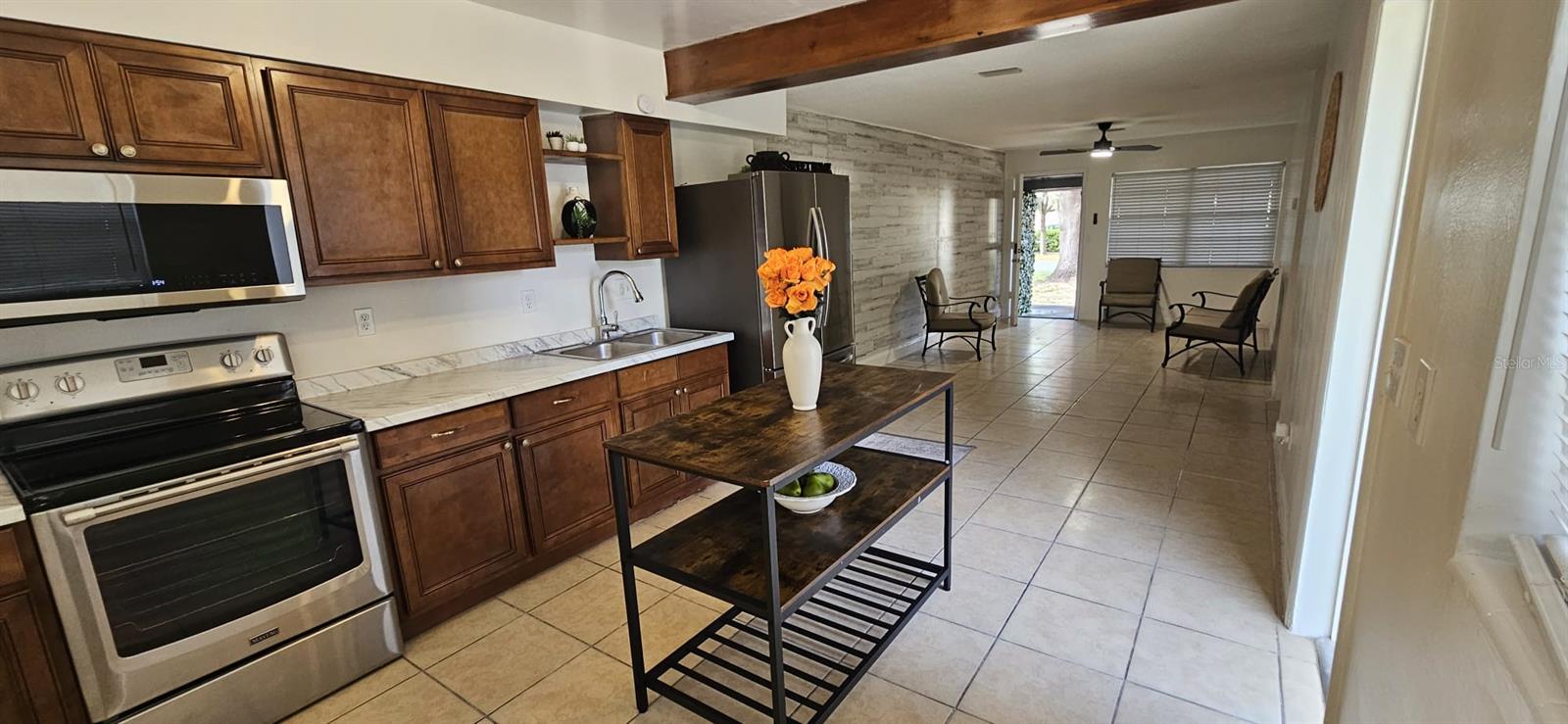 Image 4 of 8 For 332 Oleander Way