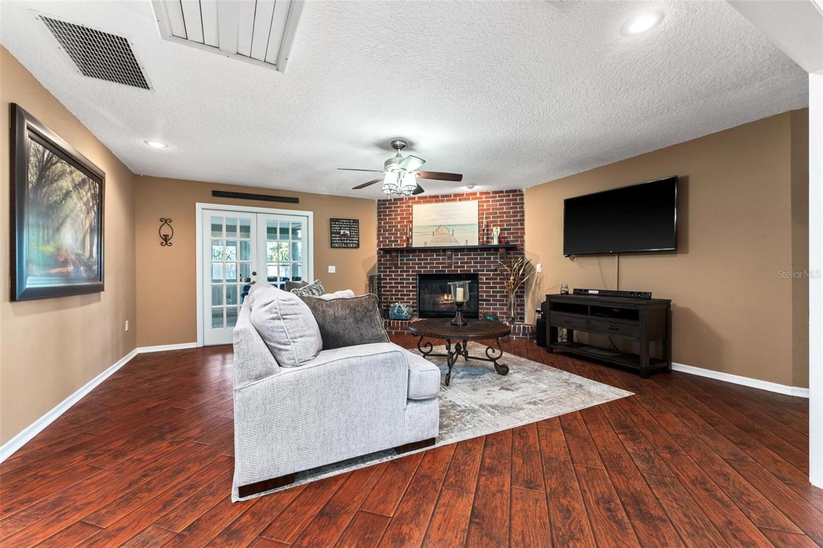 Image 11 of 55 For 819 Harbour Court