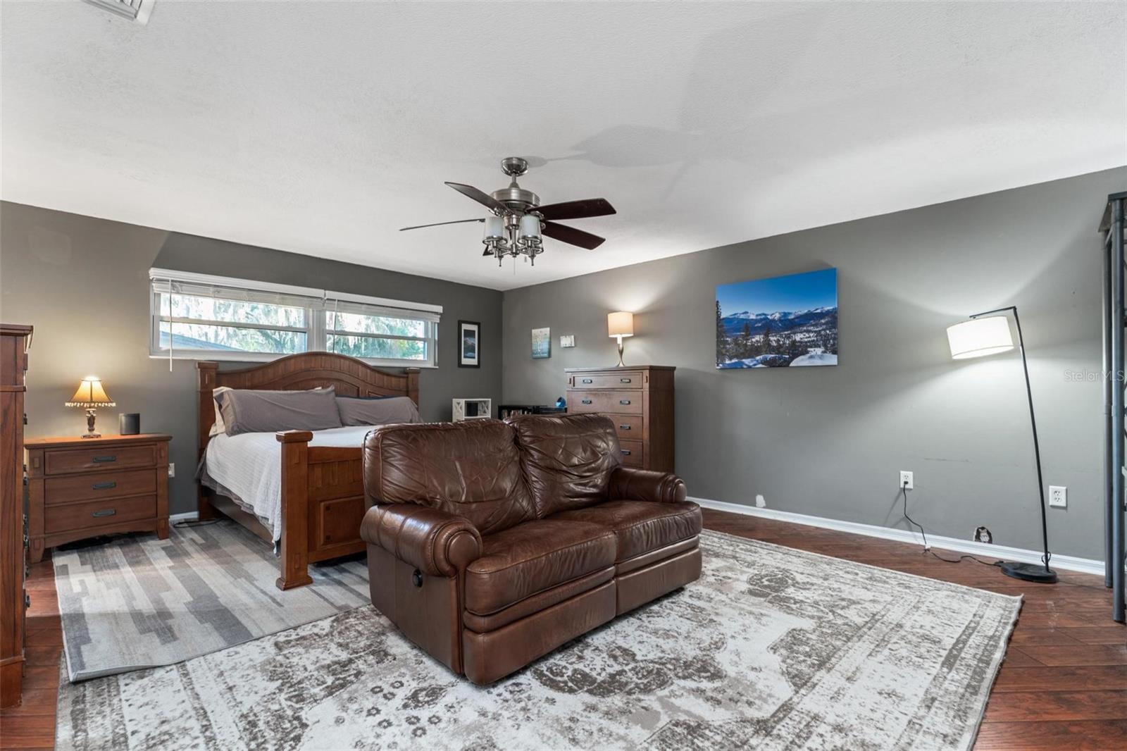 Image 41 of 55 For 819 Harbour Court