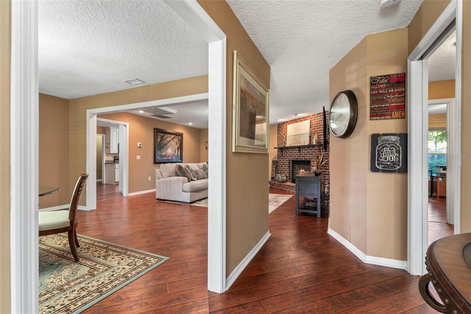 Image 5 of 55 For 819 Harbour Court