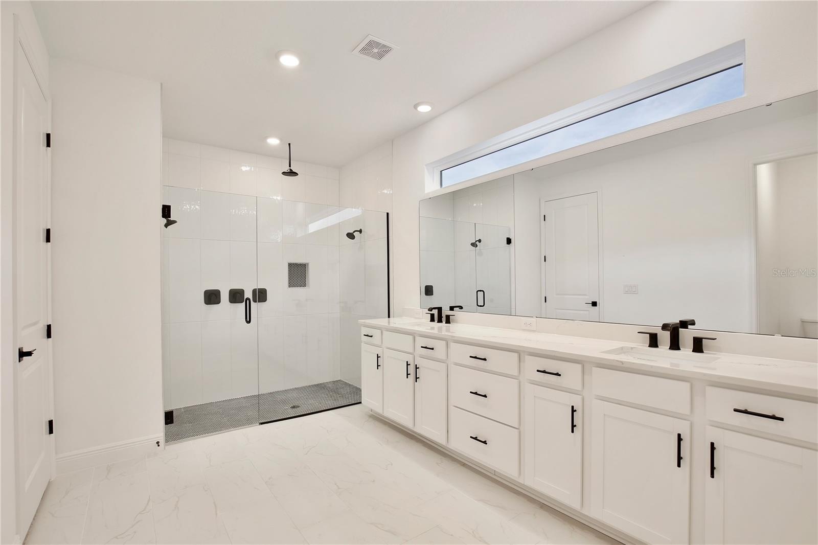 Image 11 of 29 For 19307 Banfield Place