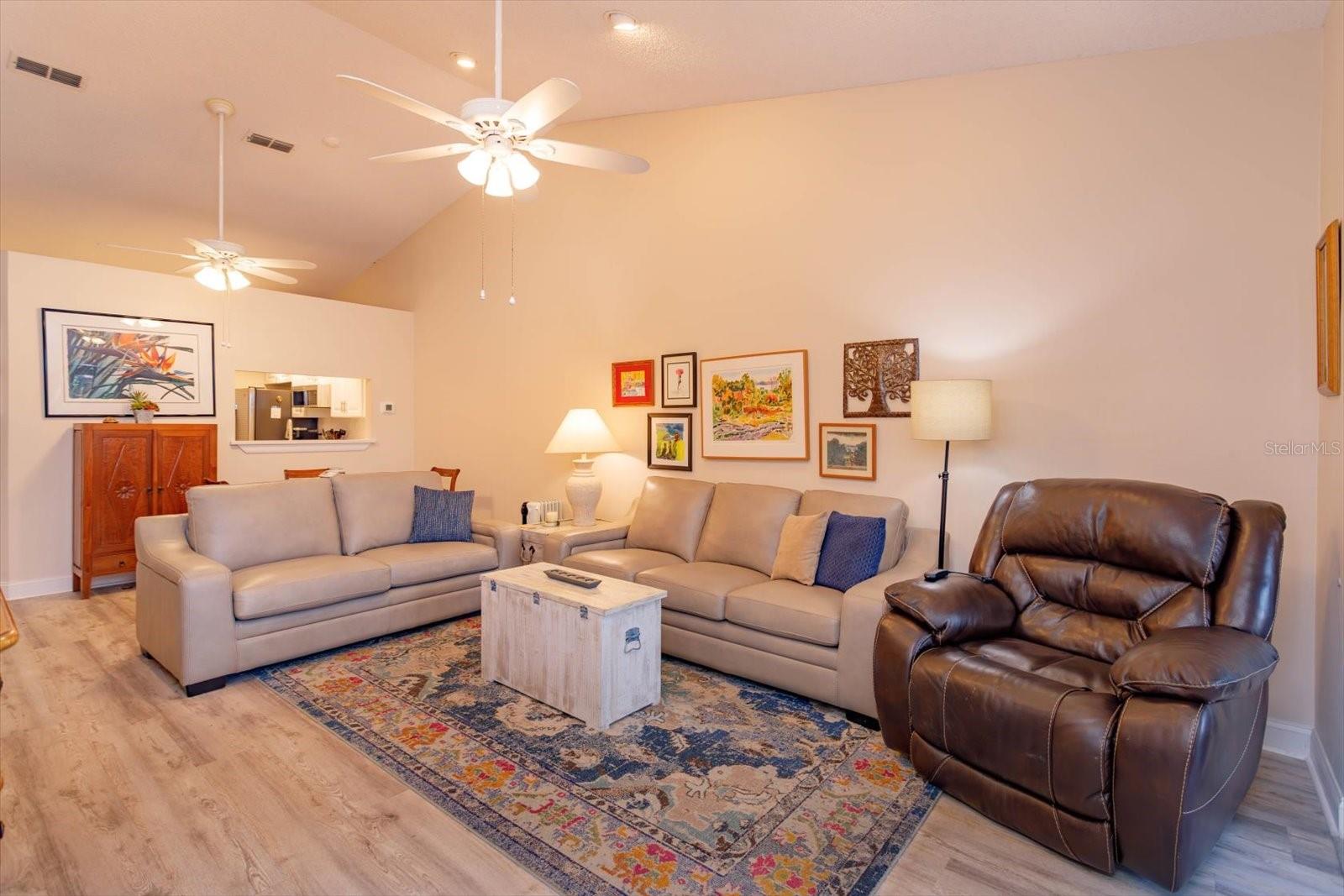 Image 10 of 55 For 617 Red Oak Circle 121
