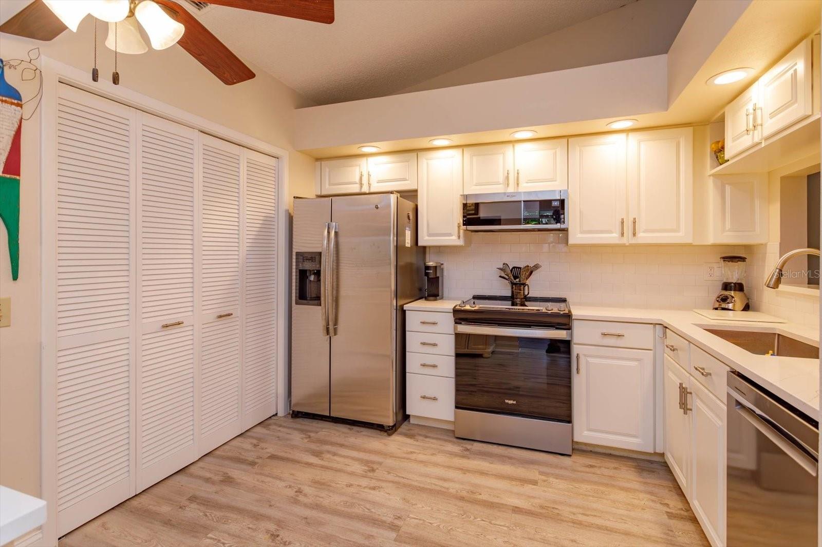 Image 13 of 55 For 617 Red Oak Circle 121