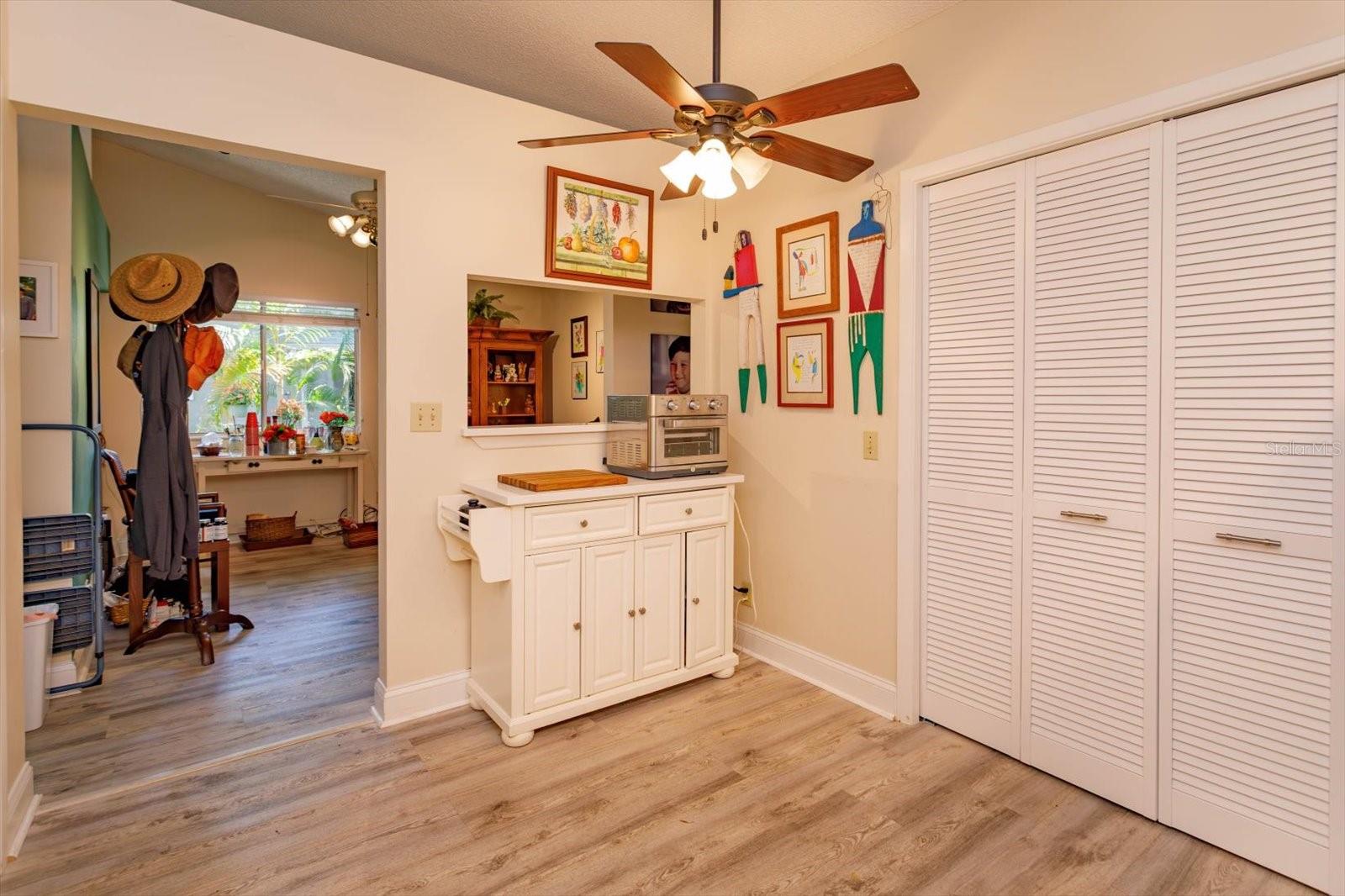 Image 14 of 55 For 617 Red Oak Circle 121