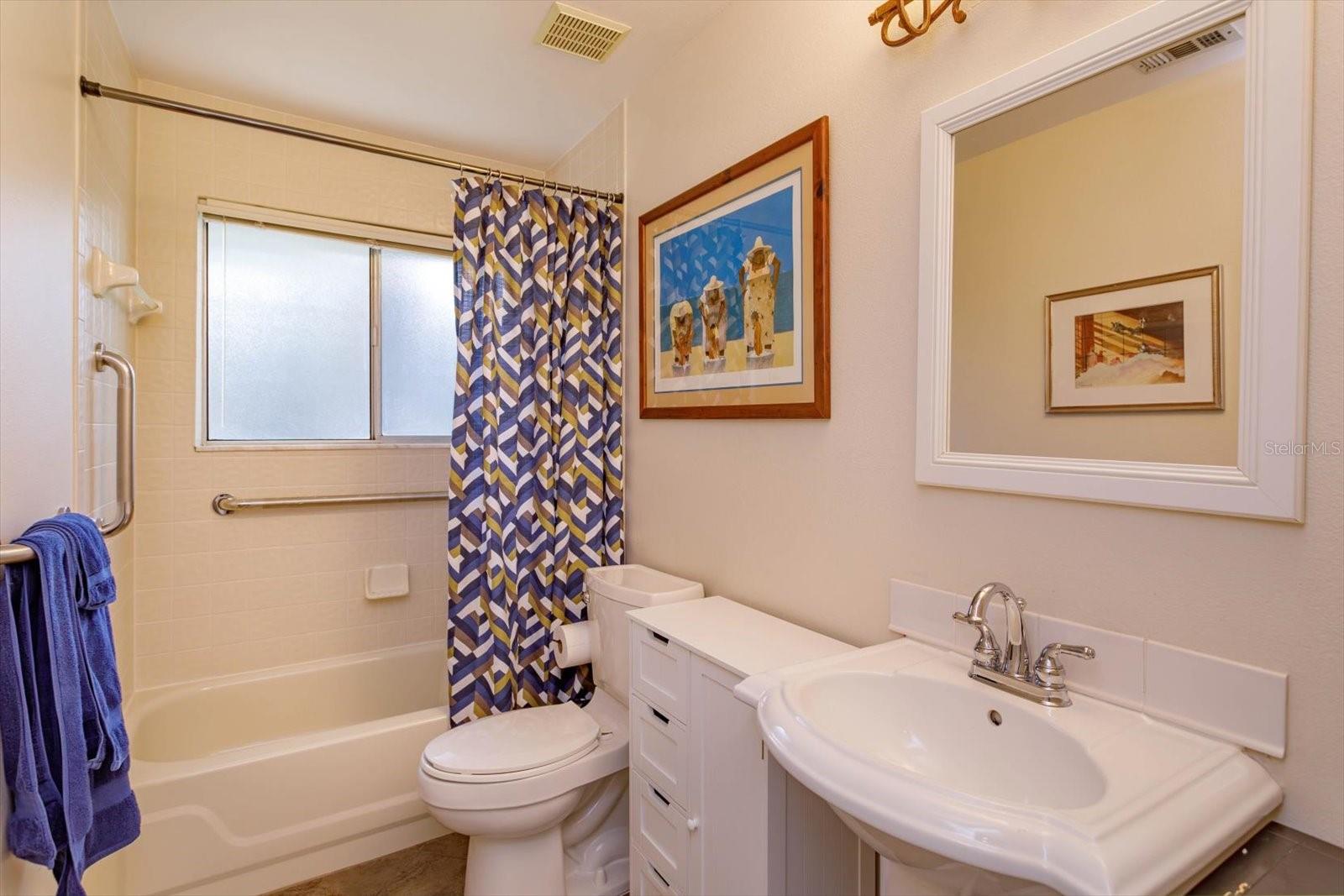 Image 20 of 55 For 617 Red Oak Circle 121
