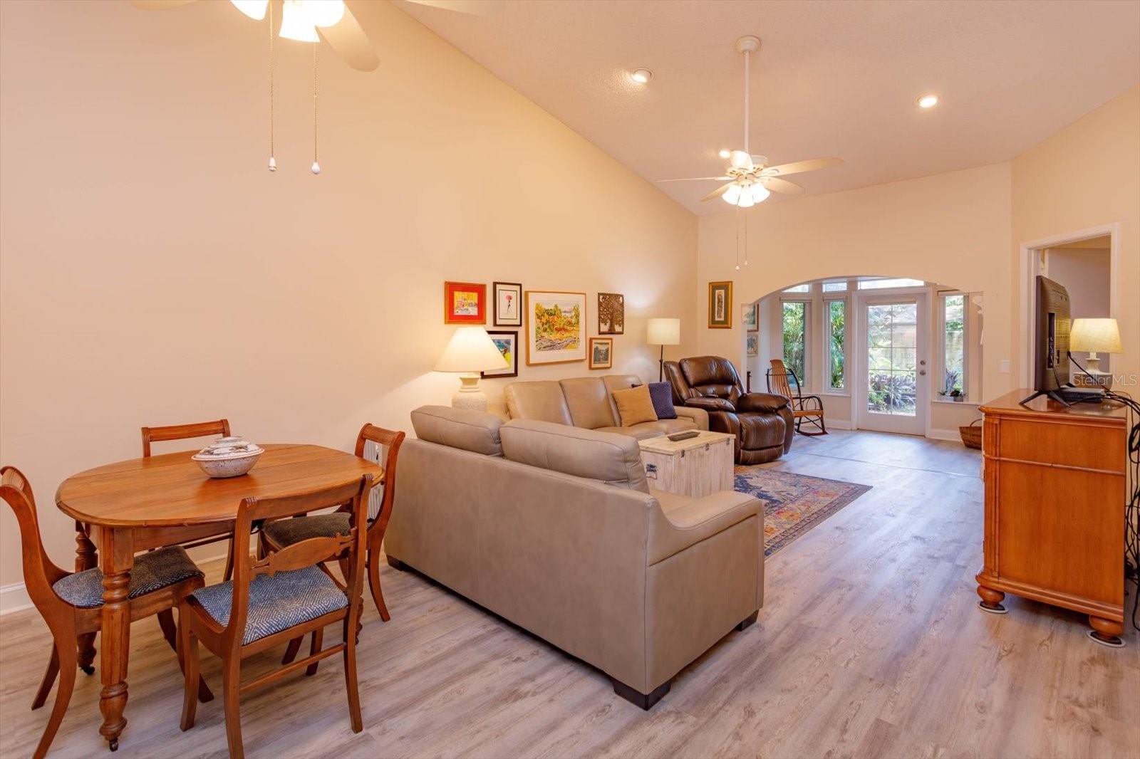 Image 7 of 55 For 617 Red Oak Circle 121