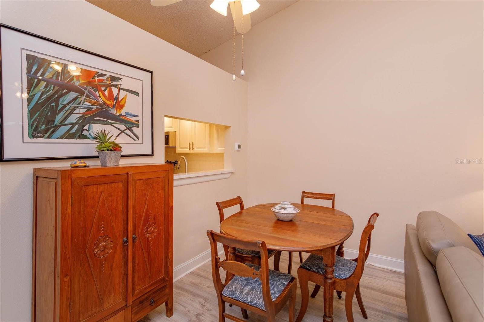 Image 8 of 55 For 617 Red Oak Circle 121