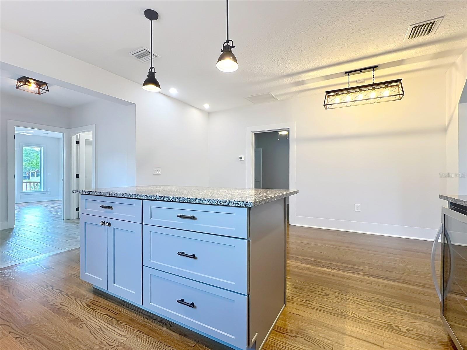 Image 11 of 49 For 2522 Elizabeth Avenue