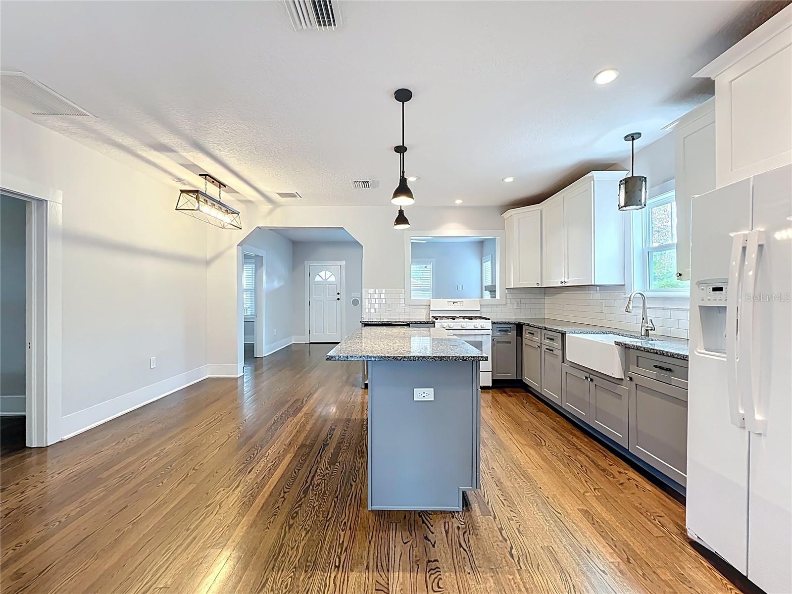 Image 18 of 49 For 2522 Elizabeth Avenue