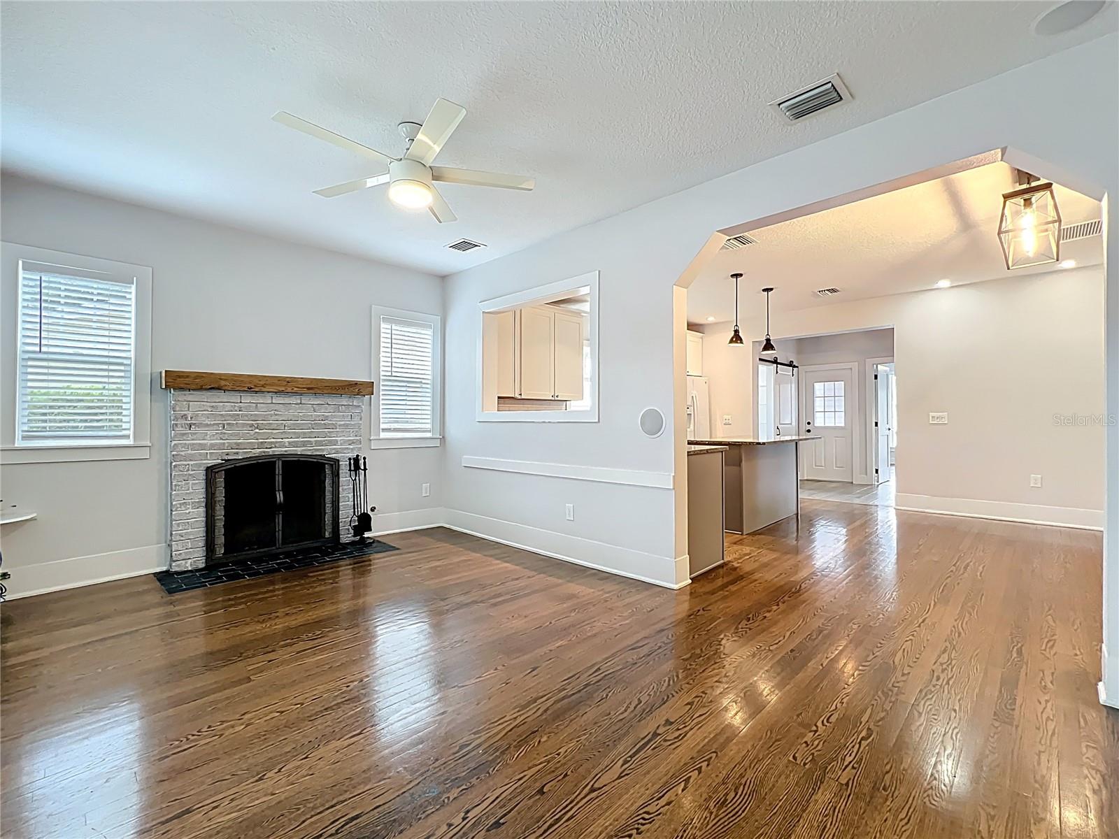 Image 4 of 49 For 2522 Elizabeth Avenue