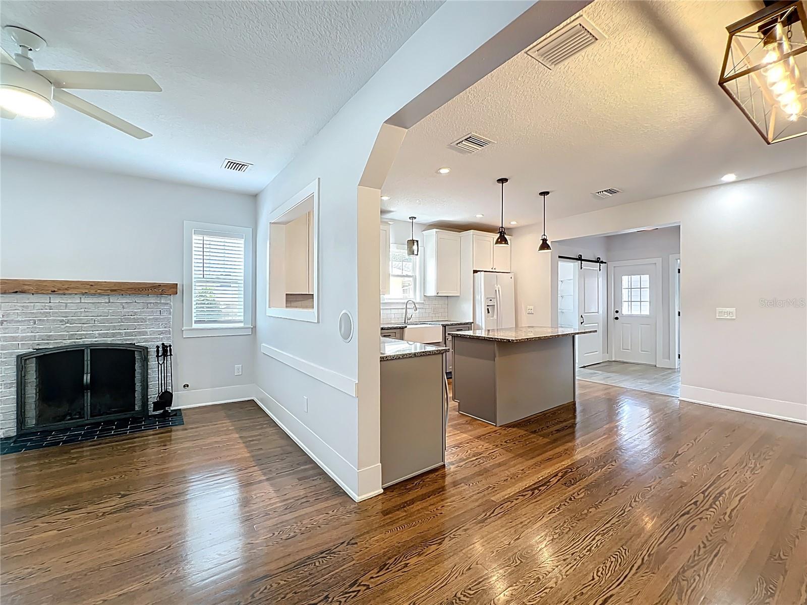 Image 7 of 49 For 2522 Elizabeth Avenue