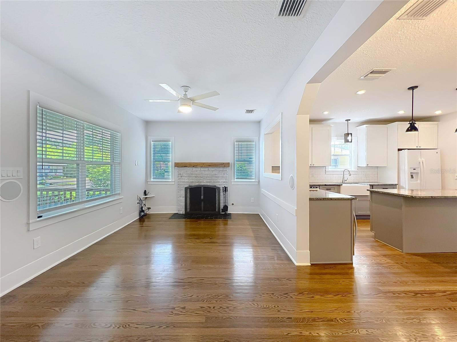 Image 8 of 49 For 2522 Elizabeth Avenue