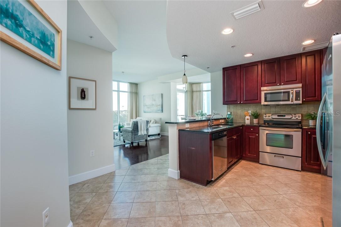 Image 4 of 34 For 101 Eola Drive 621