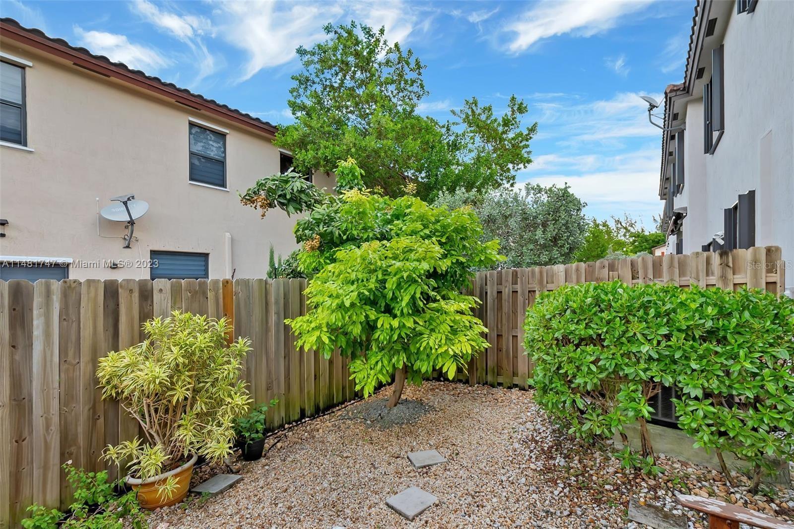 Image 6 of 18 For 15073 119th Lane
