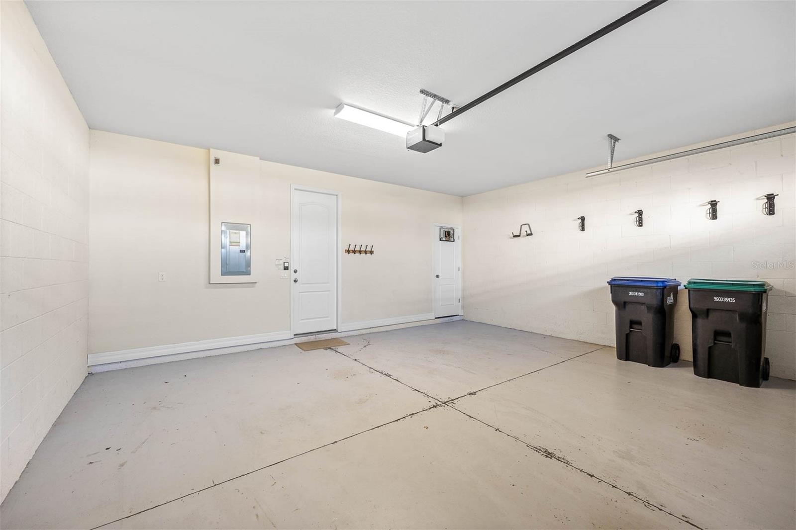 Image 31 of 47 For 9987 Eagle Creek Center Boulevard