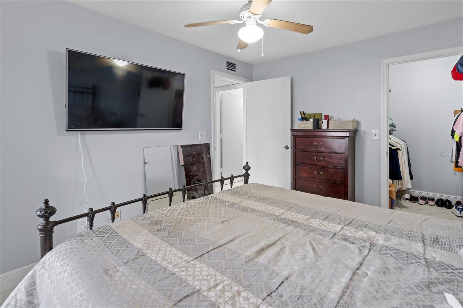 Image 16 of 27 For 6100 Westgate Drive 101