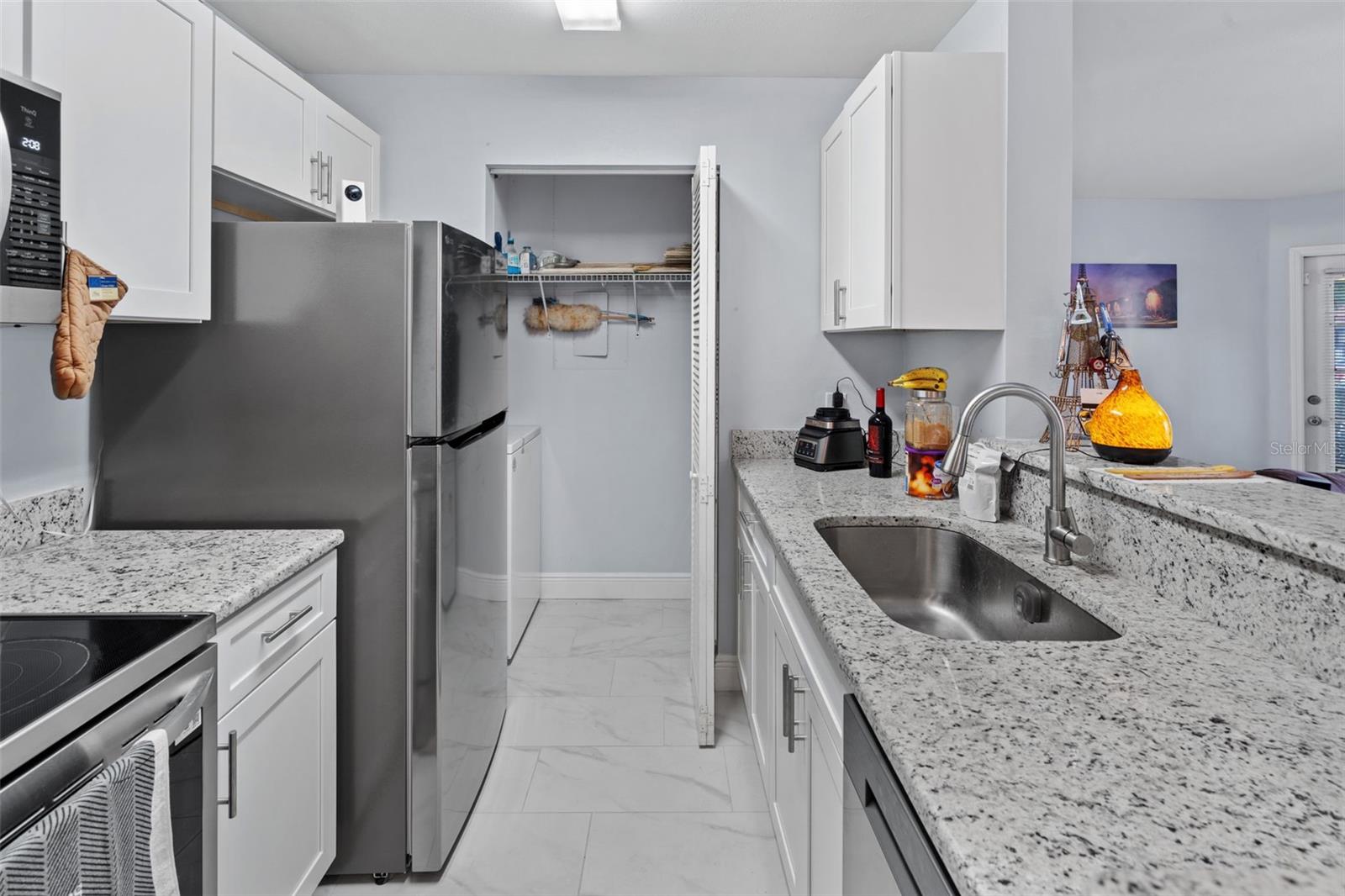 Image 6 of 27 For 6100 Westgate Drive 101