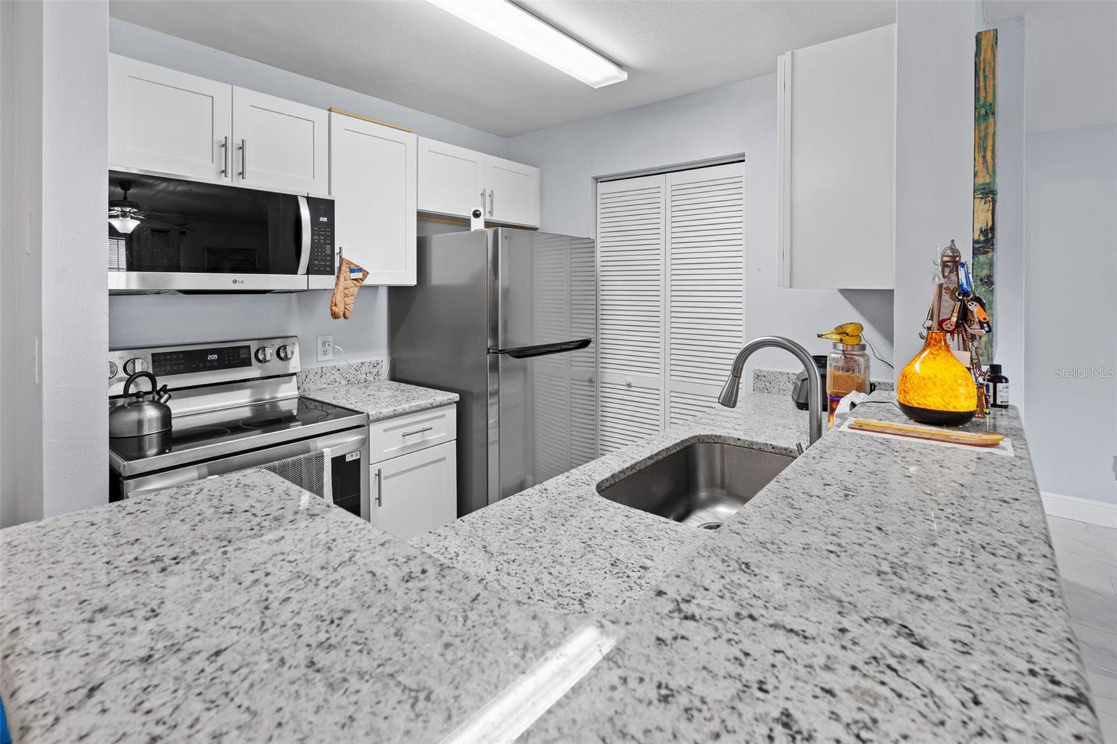 Image 7 of 27 For 6100 Westgate Drive 101