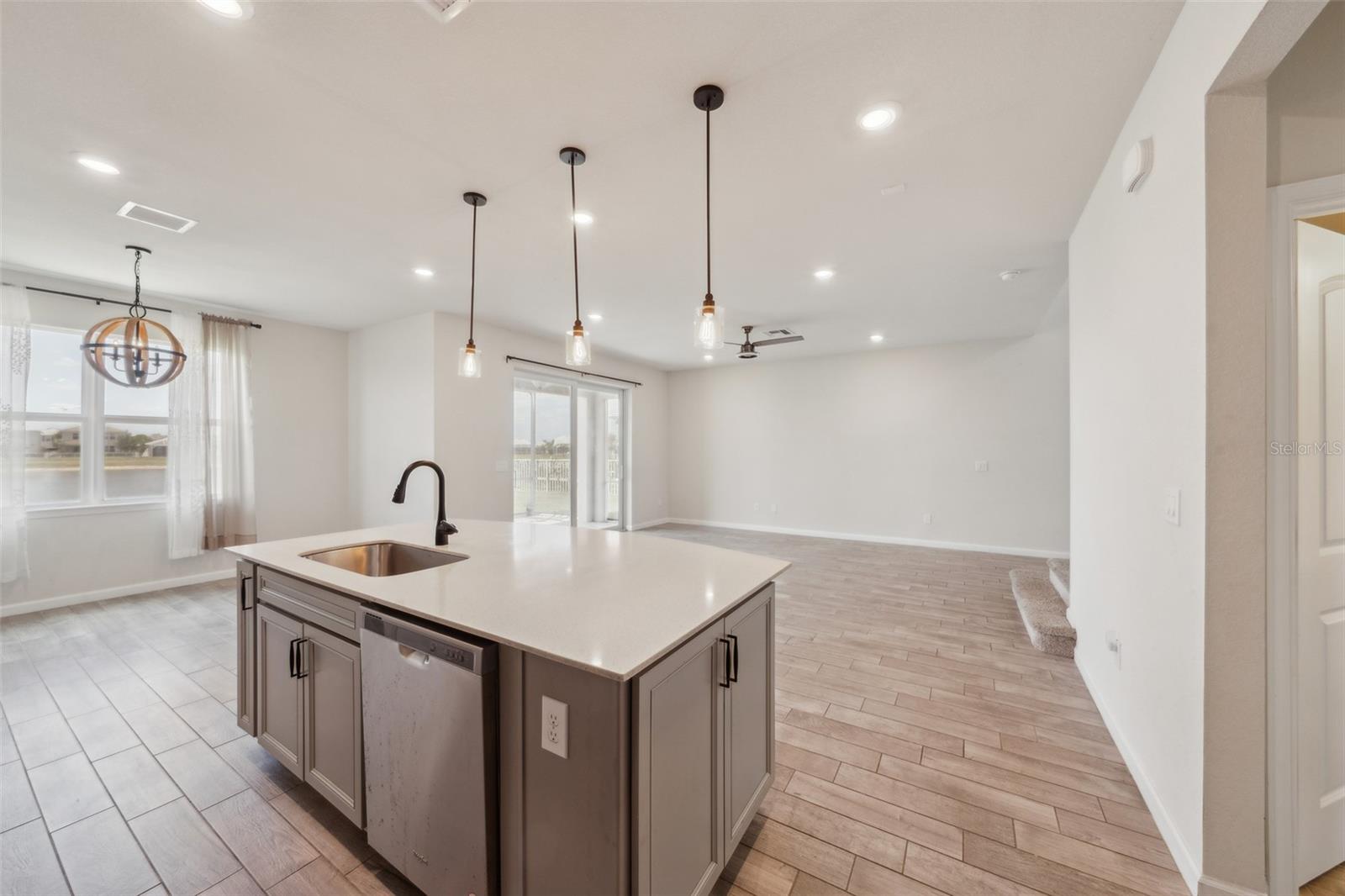 Image 13 of 34 For 10484 Captiva Drive
