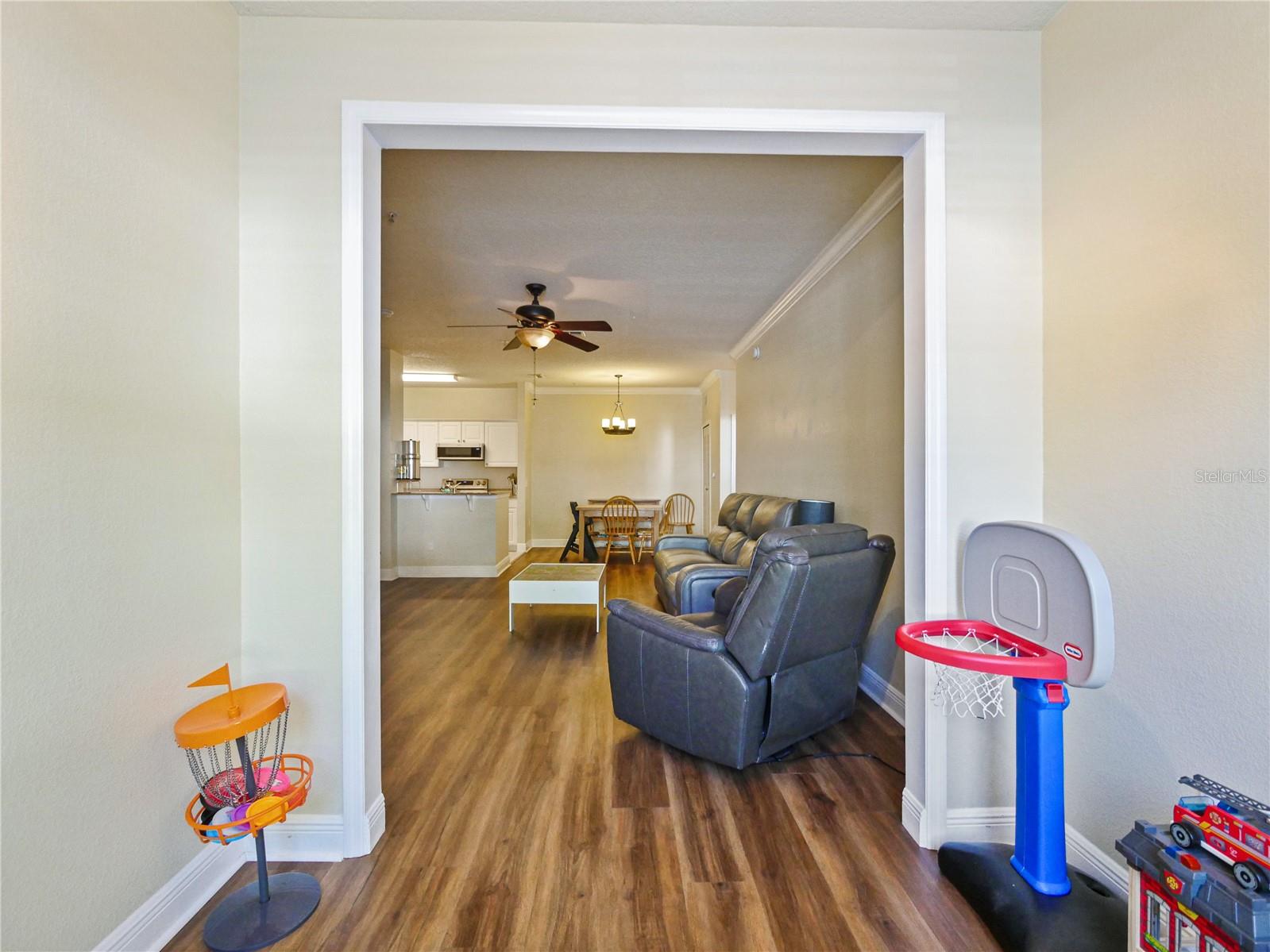 Image 13 of 33 For 430 Southern Pecan Circle 101