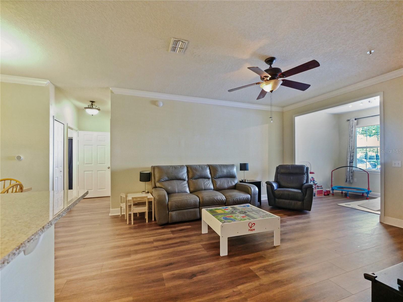 Image 14 of 33 For 430 Southern Pecan Circle 101
