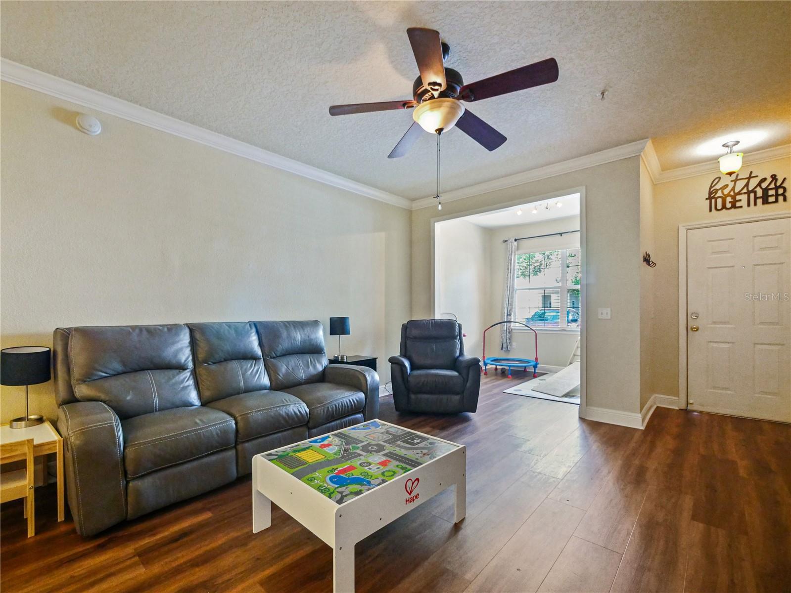 Image 4 of 33 For 430 Southern Pecan Circle 101