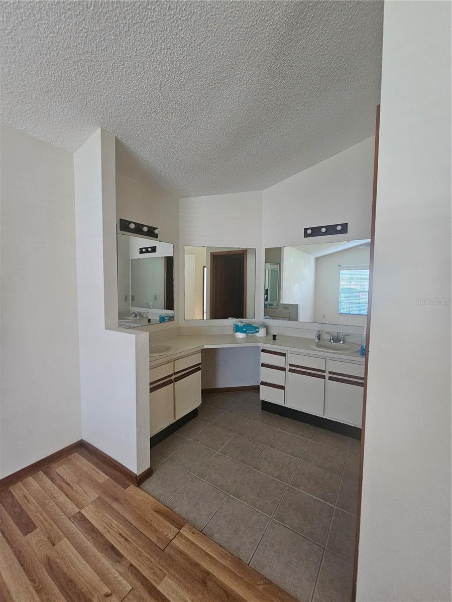 Image 10 of 21 For 7228 Spring Villas Circle