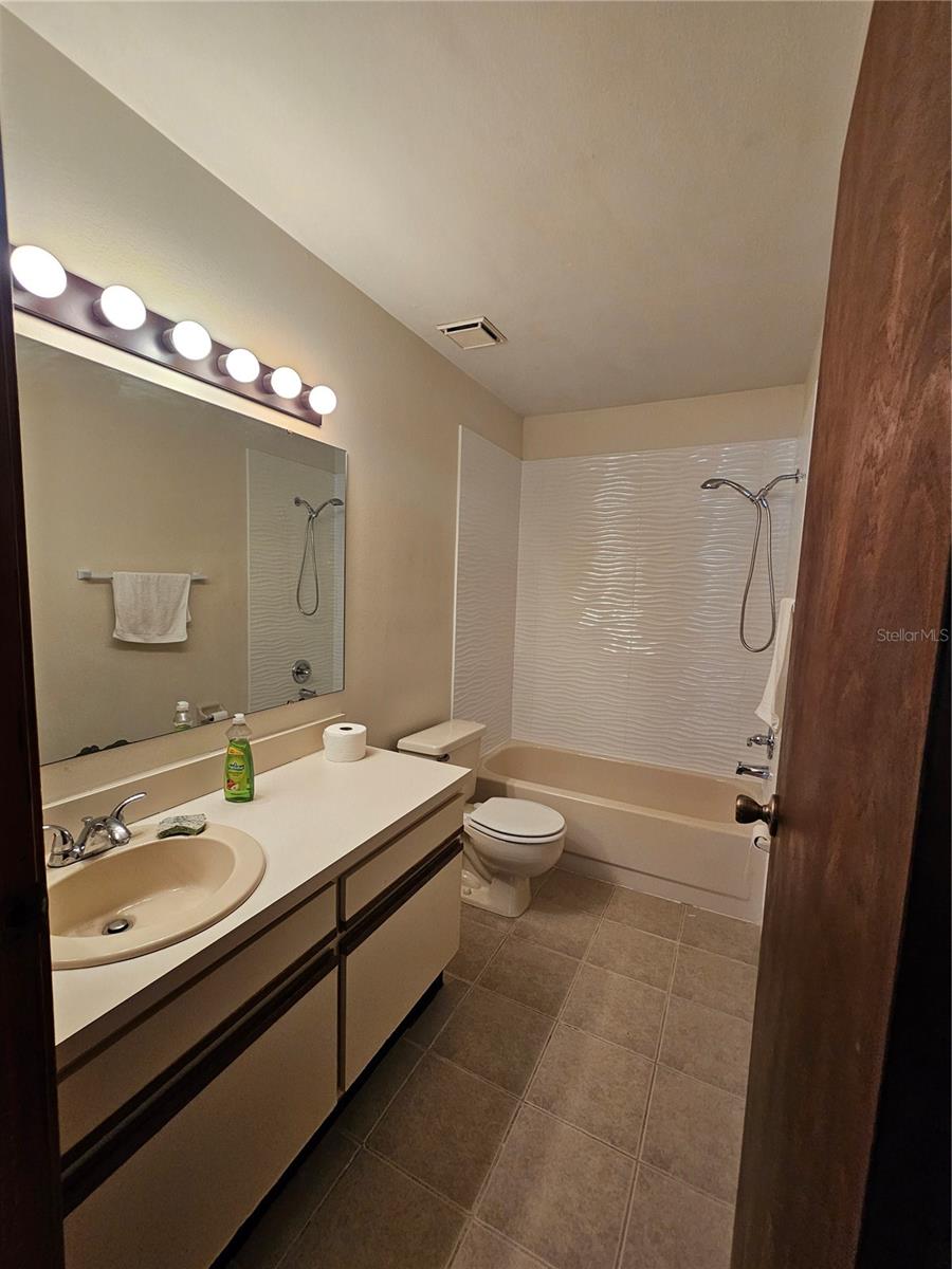 Image 13 of 21 For 7228 Spring Villas Circle