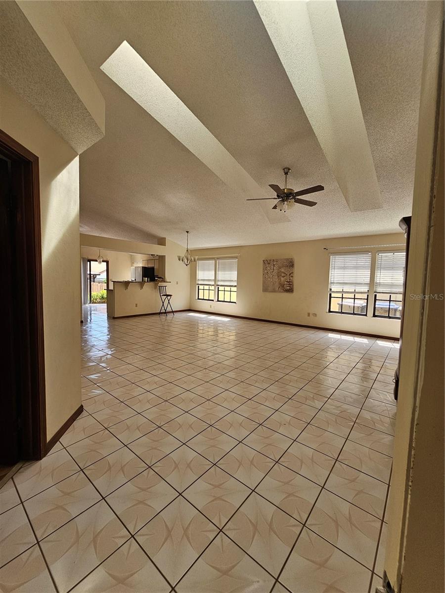 Image 5 of 21 For 7228 Spring Villas Circle