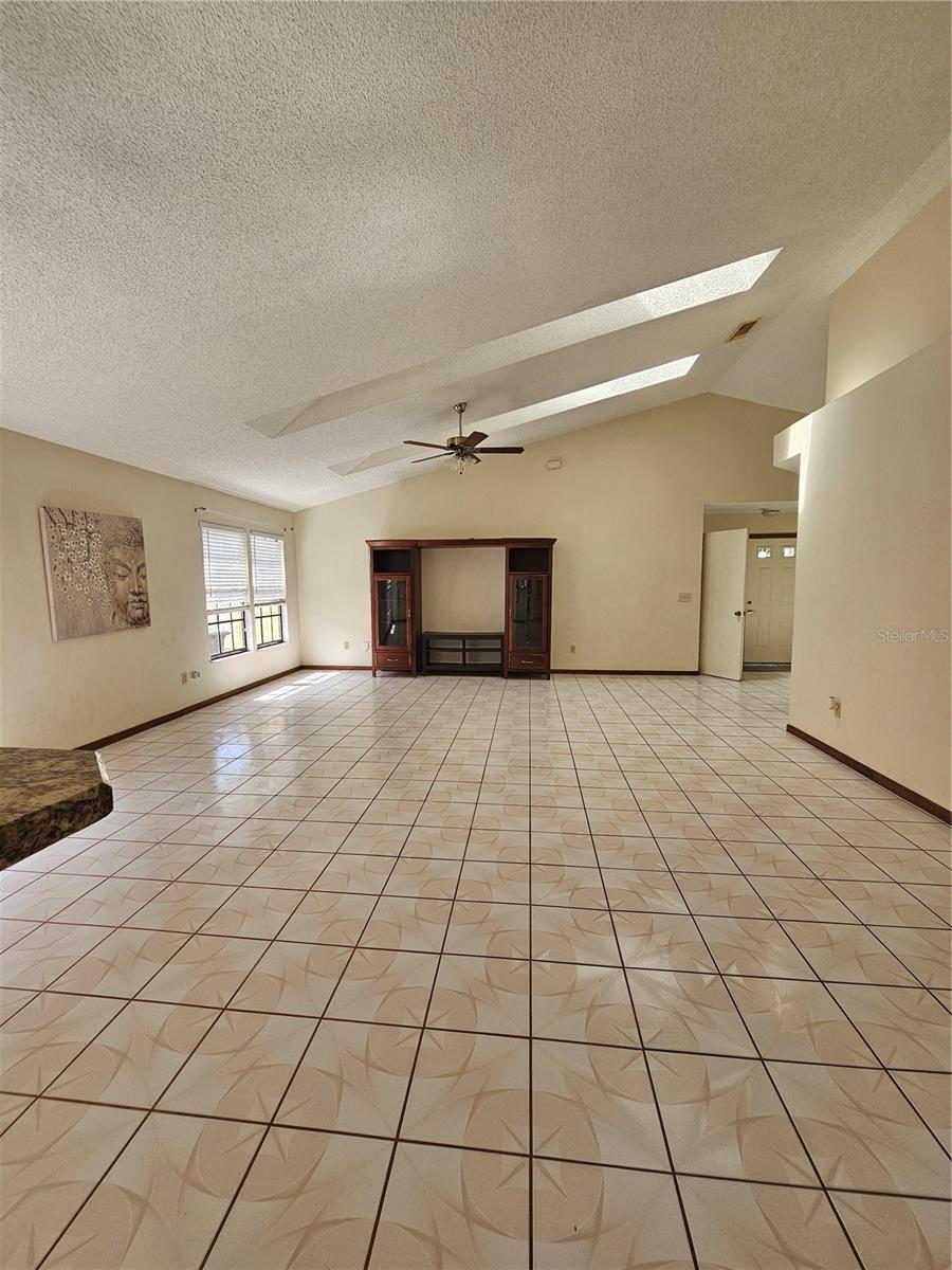 Image 6 of 21 For 7228 Spring Villas Circle