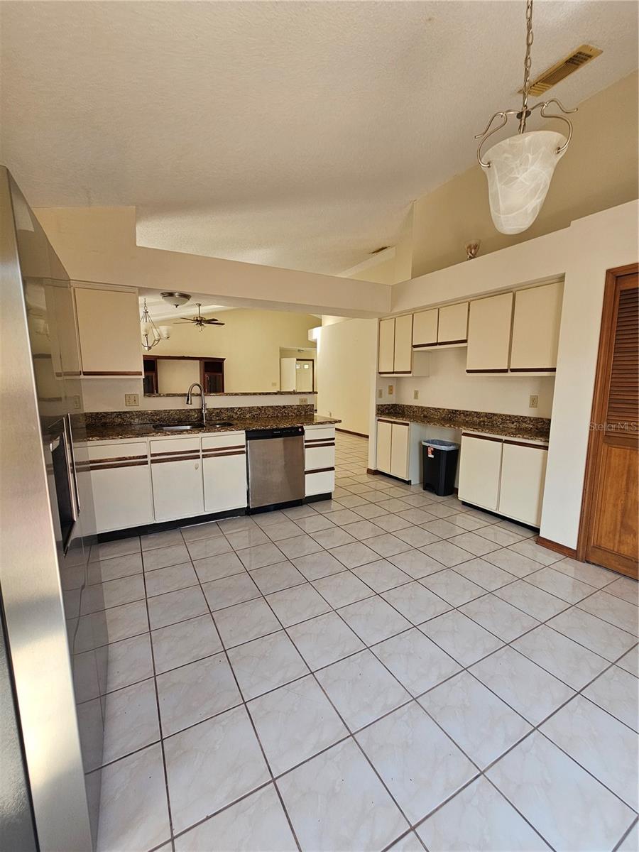 Image 7 of 21 For 7228 Spring Villas Circle
