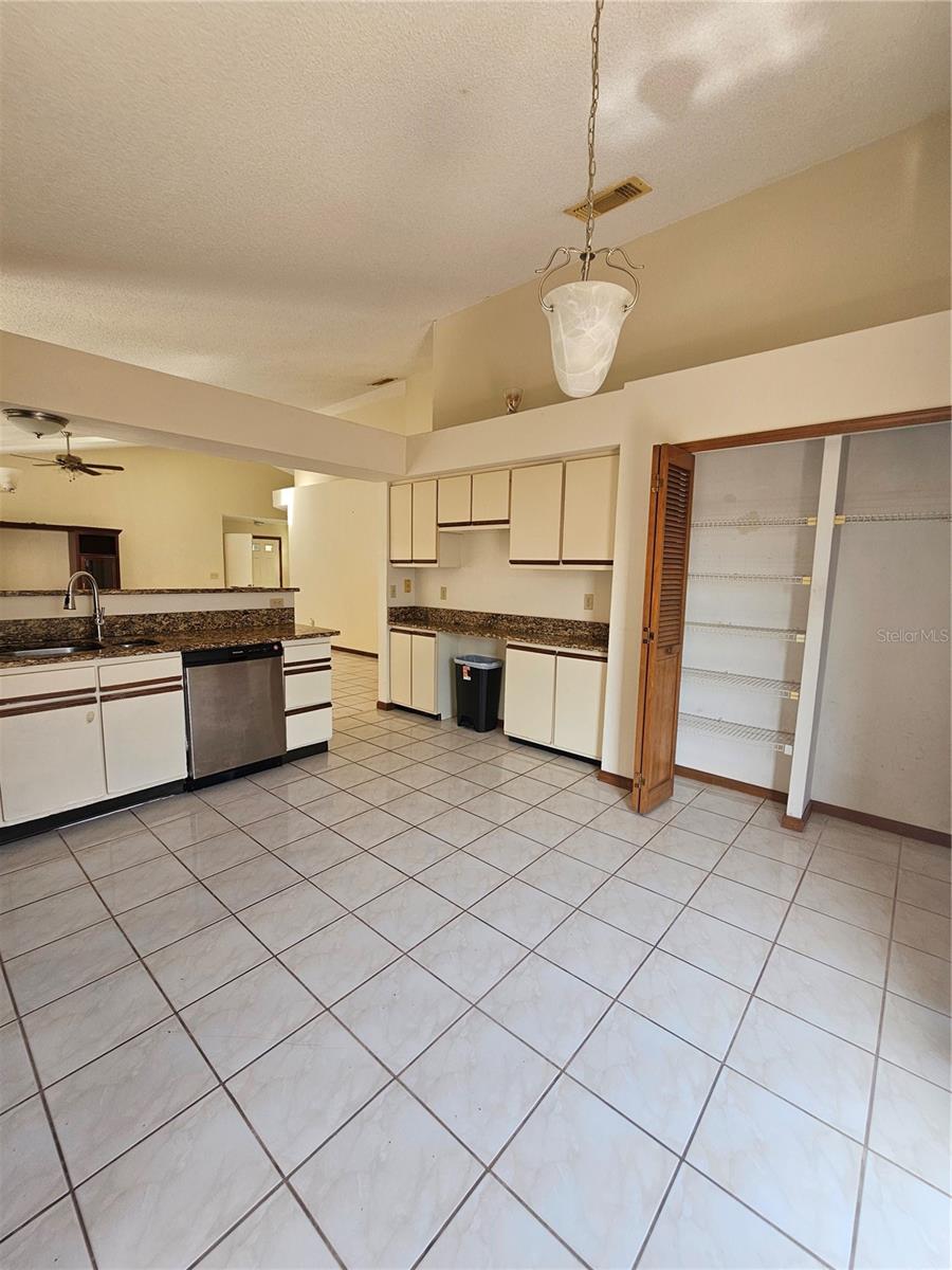 Image 8 of 21 For 7228 Spring Villas Circle