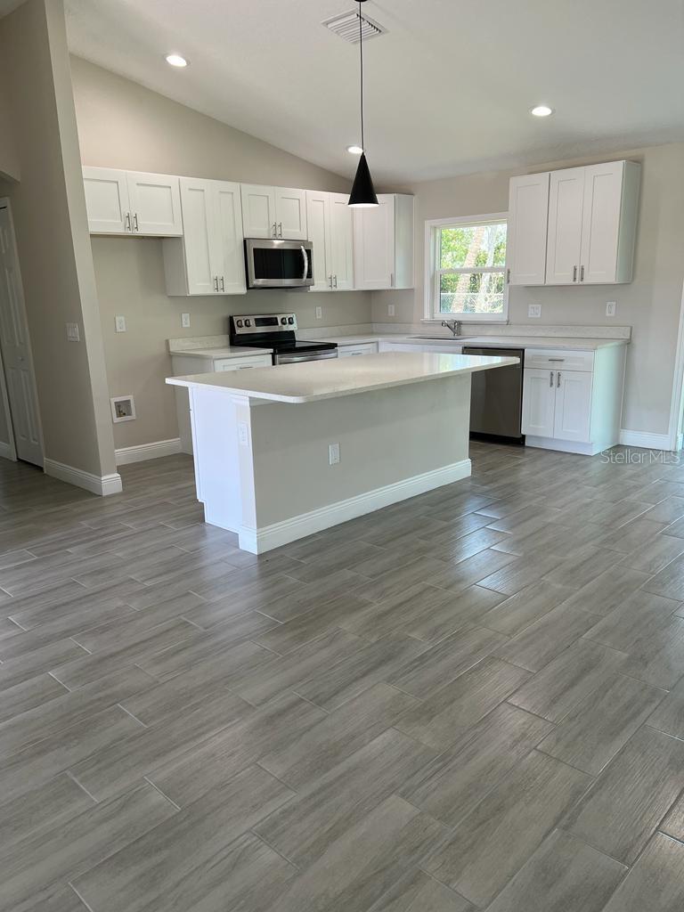 Image 2 of 8 For 1042 Hickory Lane