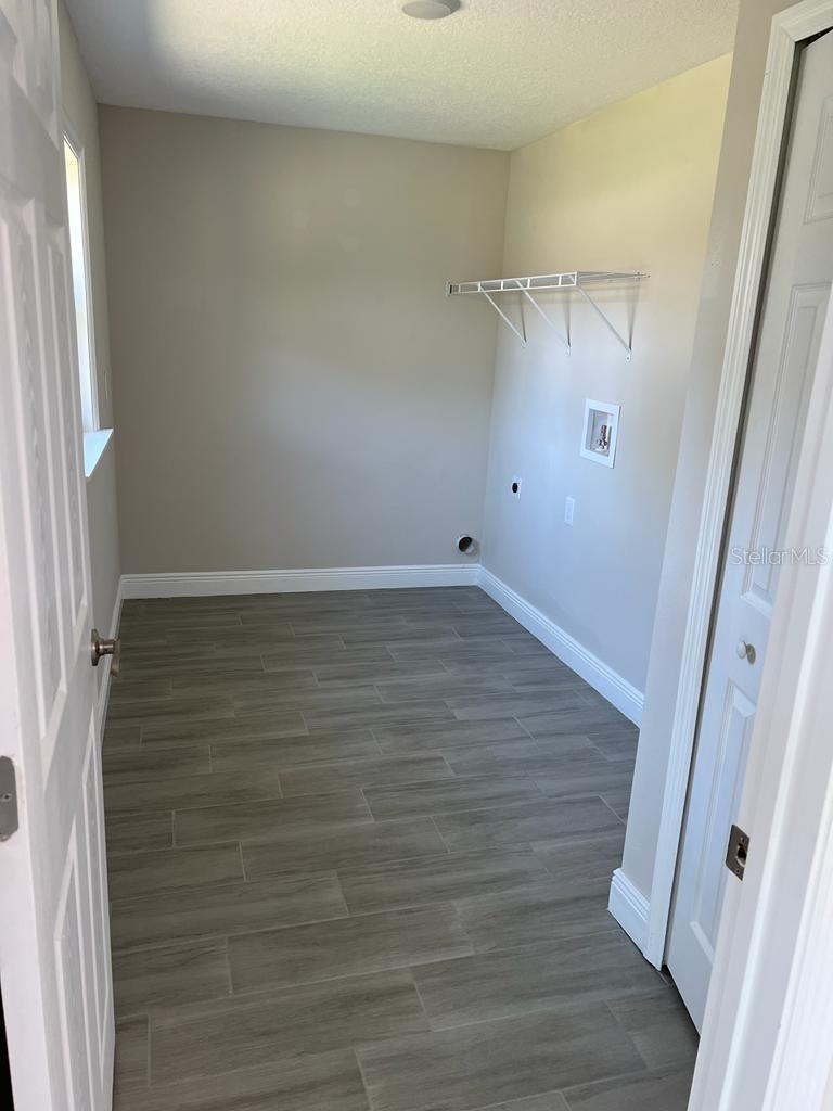 Image 3 of 8 For 1042 Hickory Lane