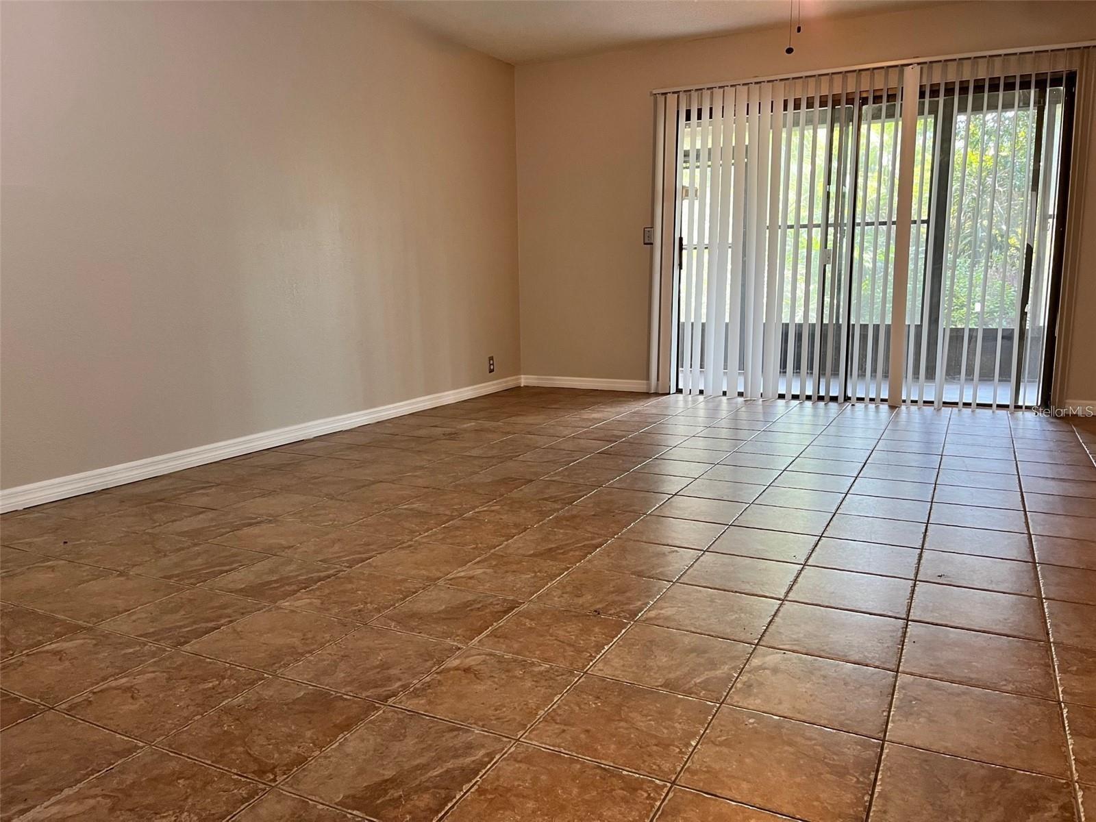 Image 4 of 10 For 407 Sheoah Boulevard 13