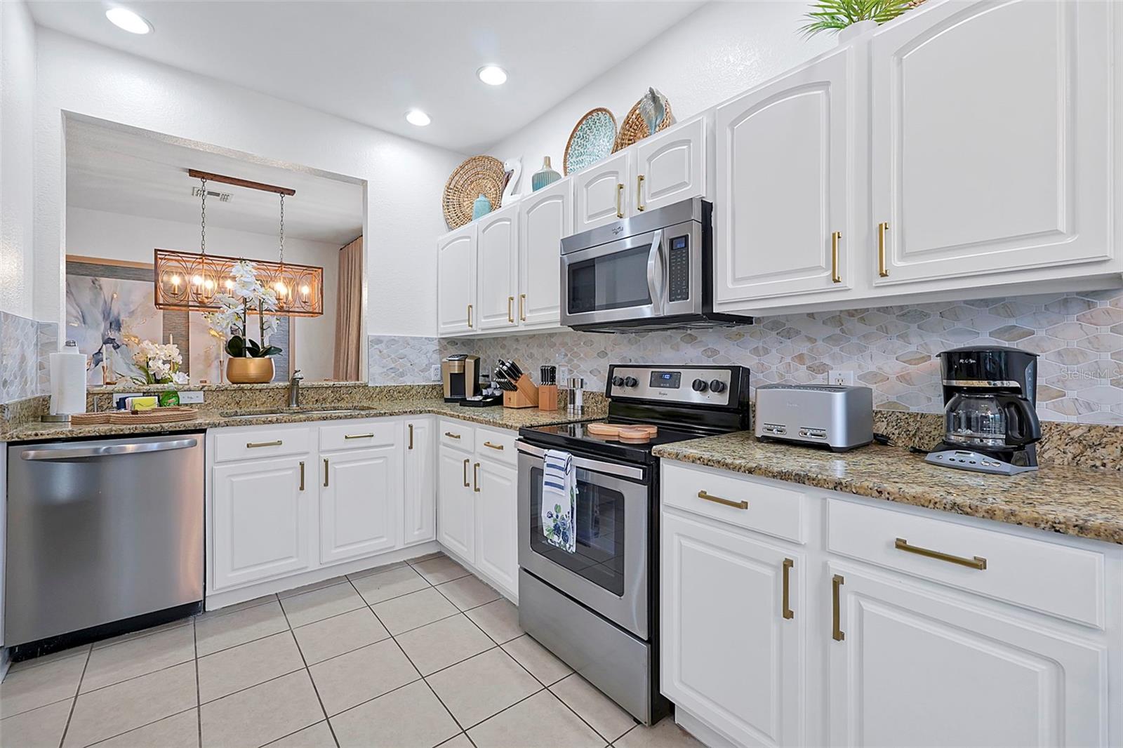 Image 3 of 94 For 2624 Daulby Street