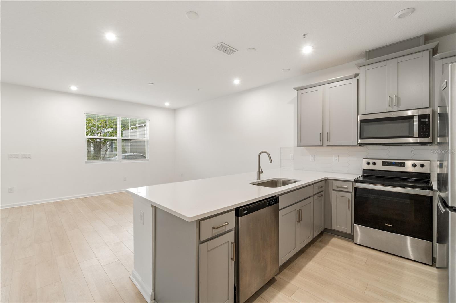 Image 5 of 28 For 11607 Sunsail Avenue