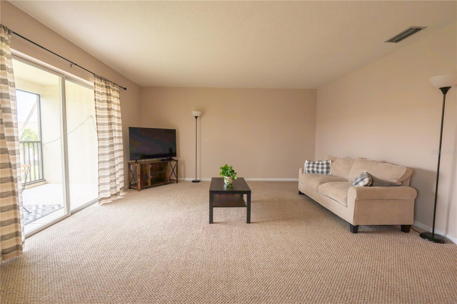 Image 3 of 20 For 5801 Atlantic Avenue 106