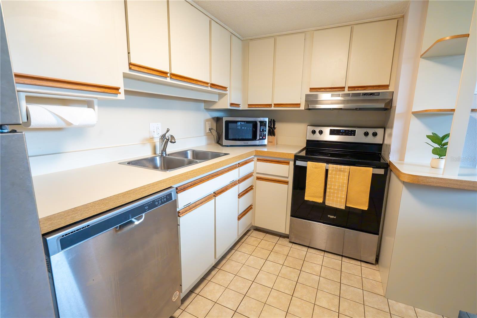 Image 4 of 20 For 5801 Atlantic Avenue 106