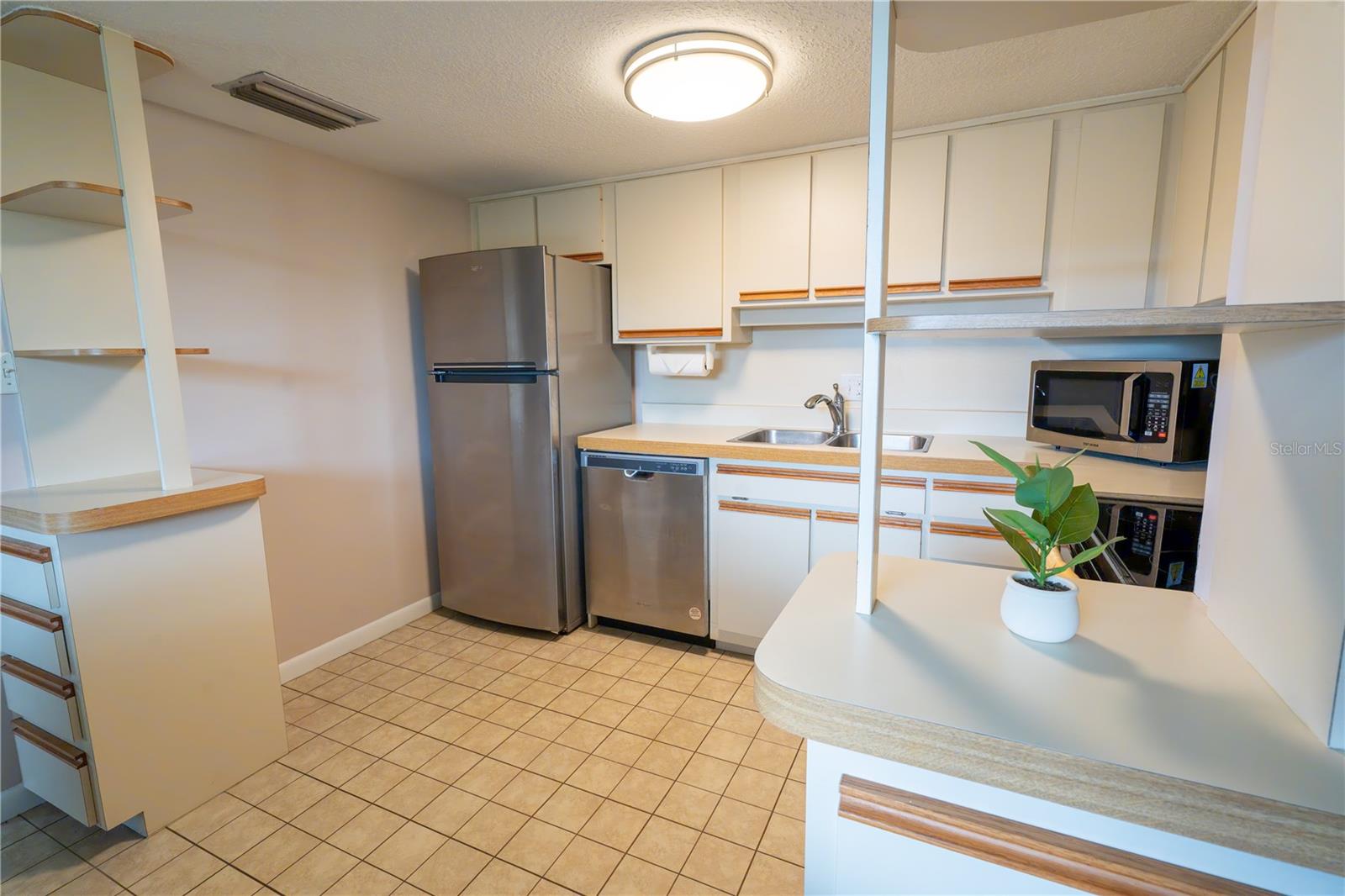 Image 5 of 20 For 5801 Atlantic Avenue 106