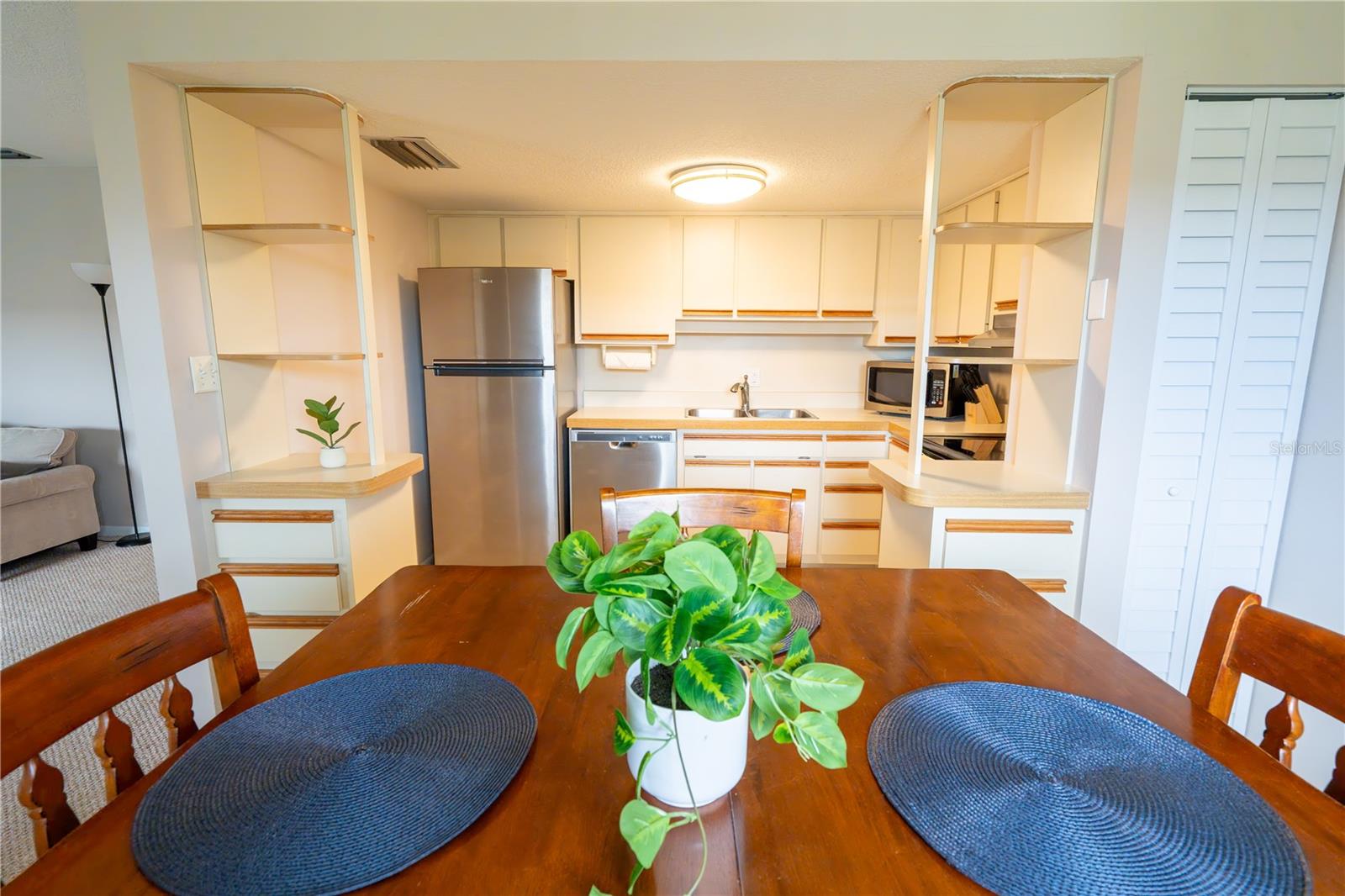 Image 6 of 20 For 5801 Atlantic Avenue 106