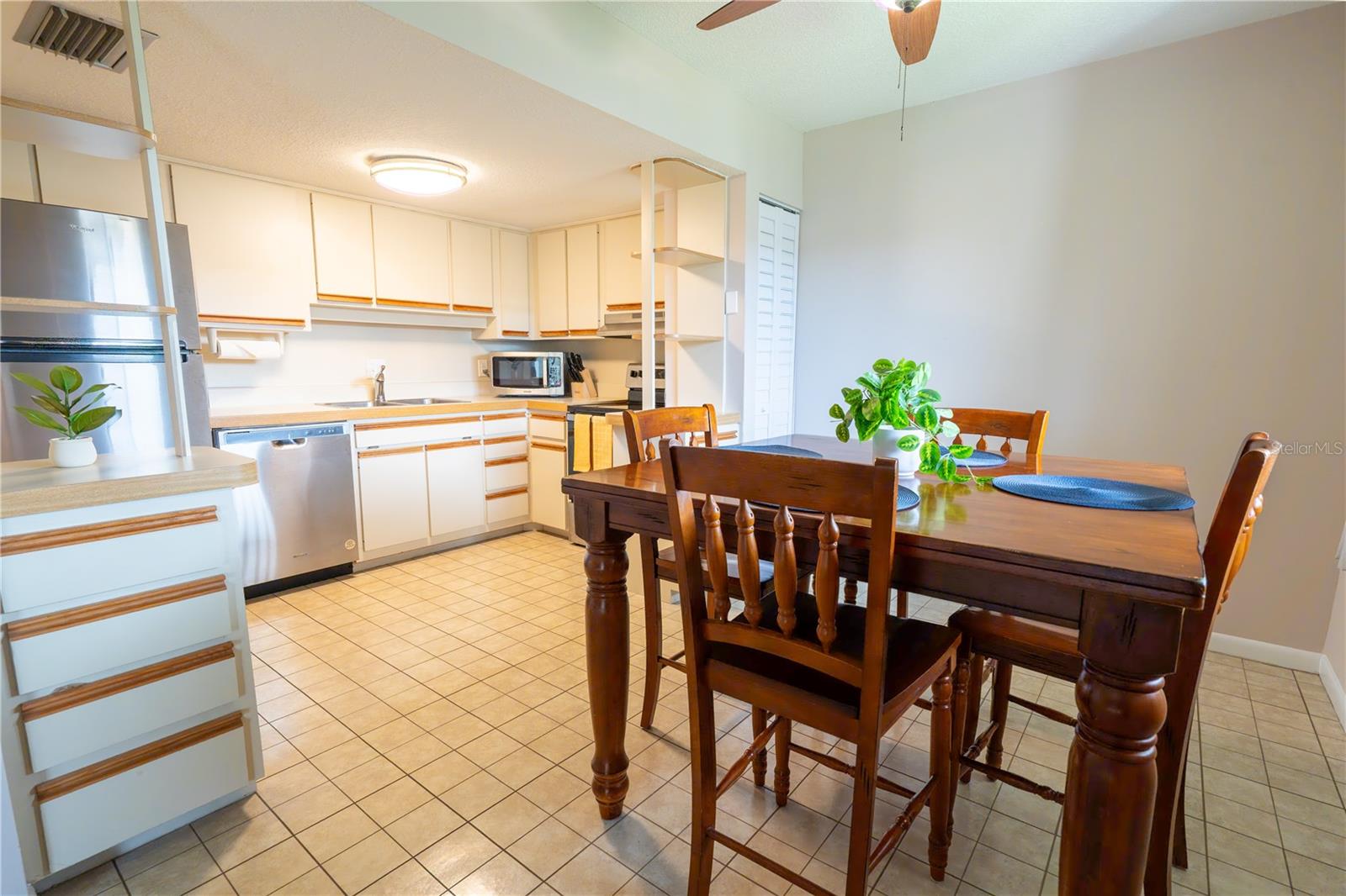 Image 7 of 20 For 5801 Atlantic Avenue 106