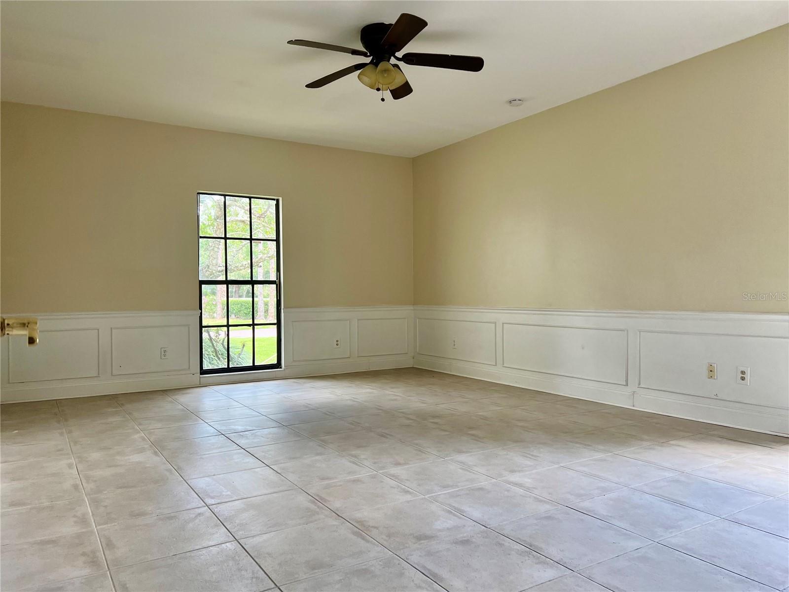 Listing photo id 8 for 3913 Northampton Way