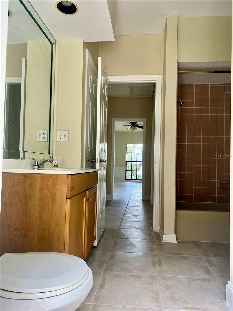 Listing photo id 14 for 3913 Northampton Way
