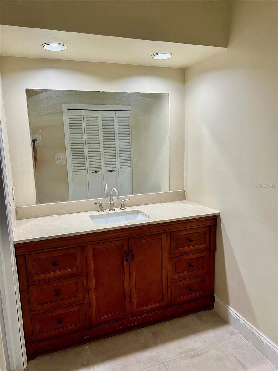 Listing photo id 16 for 3913 Northampton Way