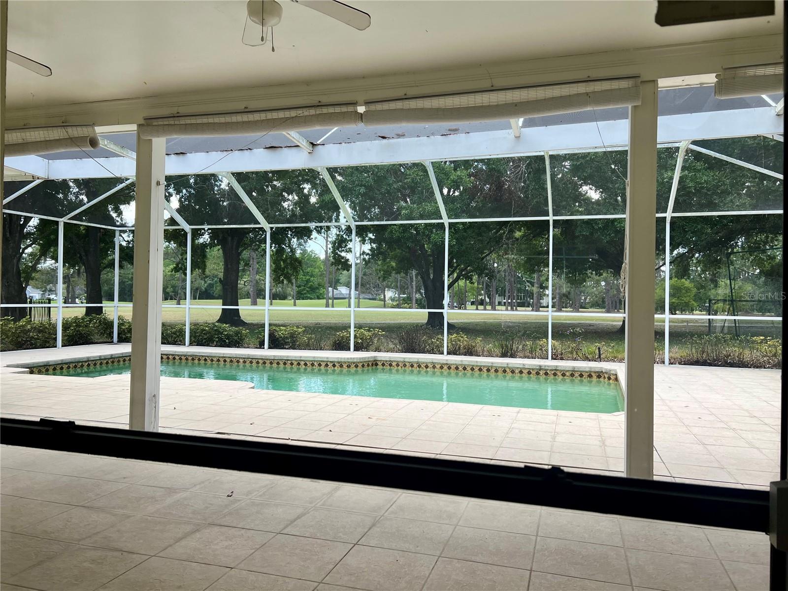 Listing photo id 0 for 3913 Northampton Way
