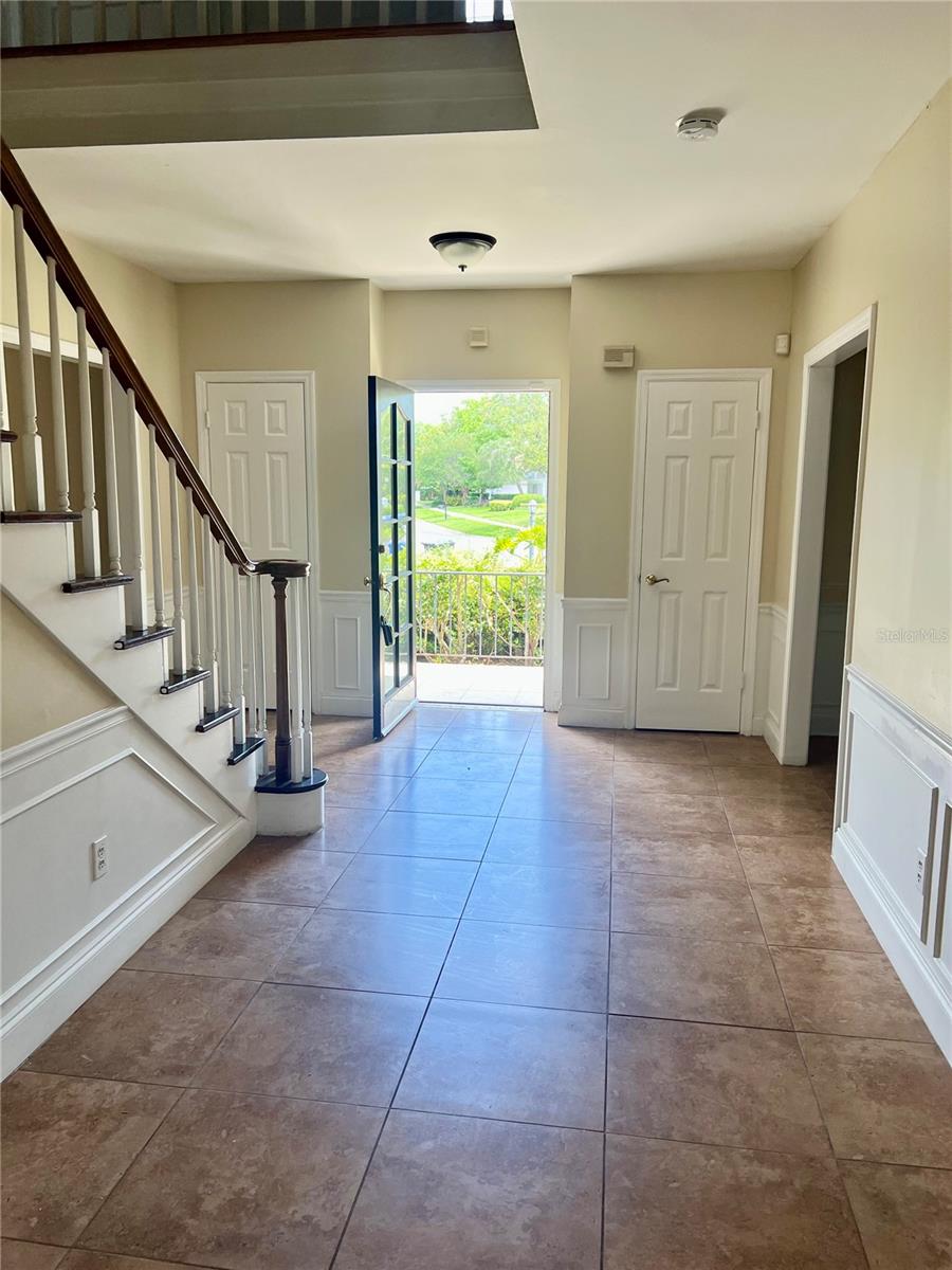 Listing photo id 2 for 3913 Northampton Way