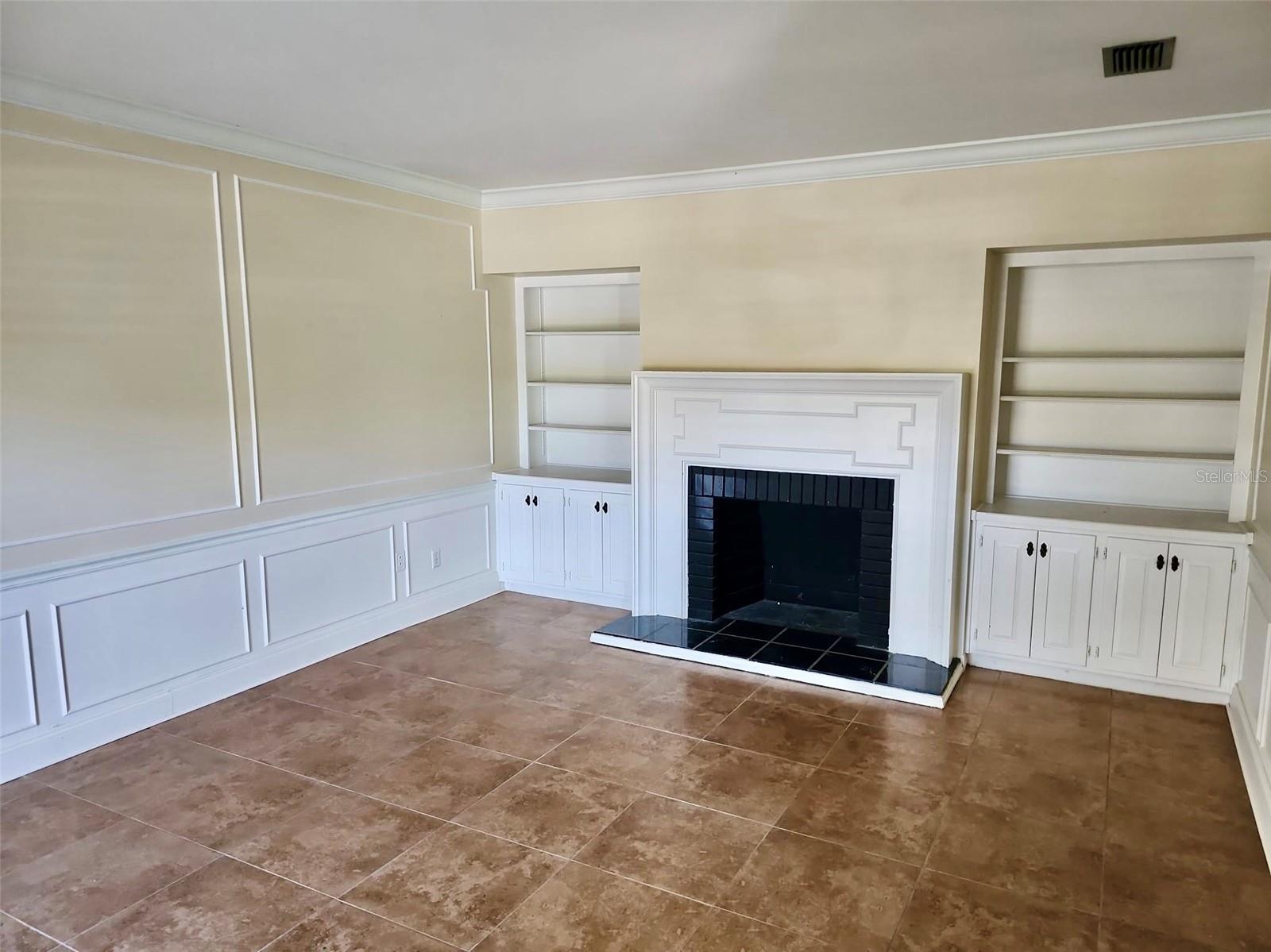 Listing photo id 5 for 3913 Northampton Way