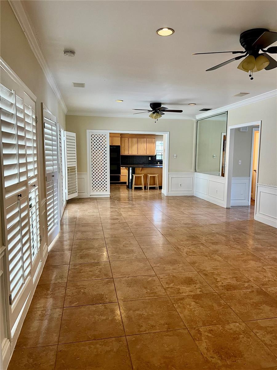 Listing photo id 6 for 3913 Northampton Way